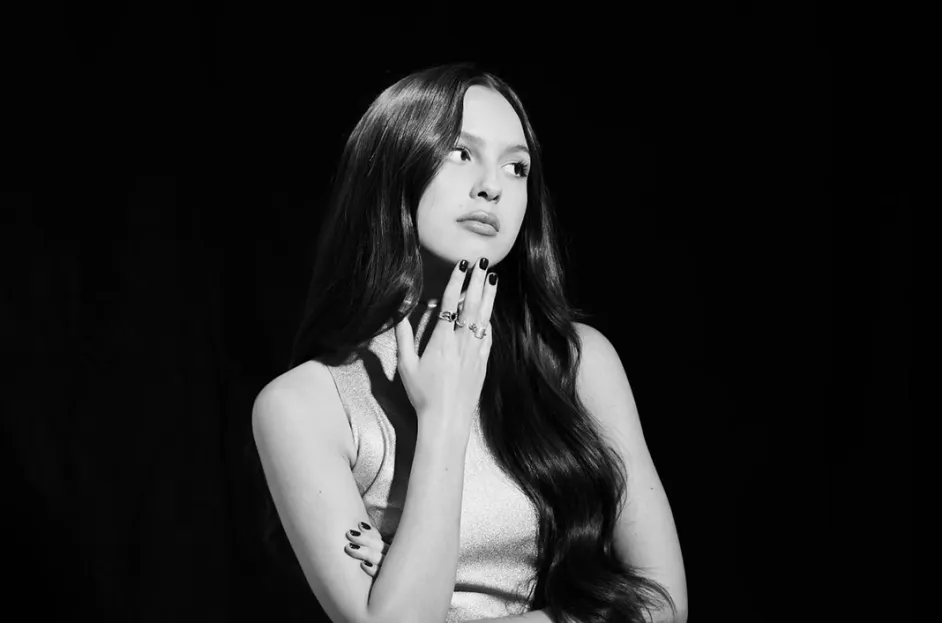 Olivia black and white